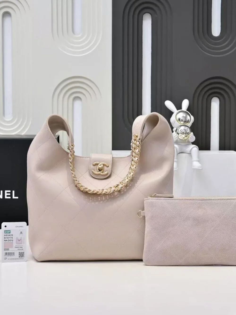 Classic Chanel Bag: A Stylish and Versatile Choice for Elegance